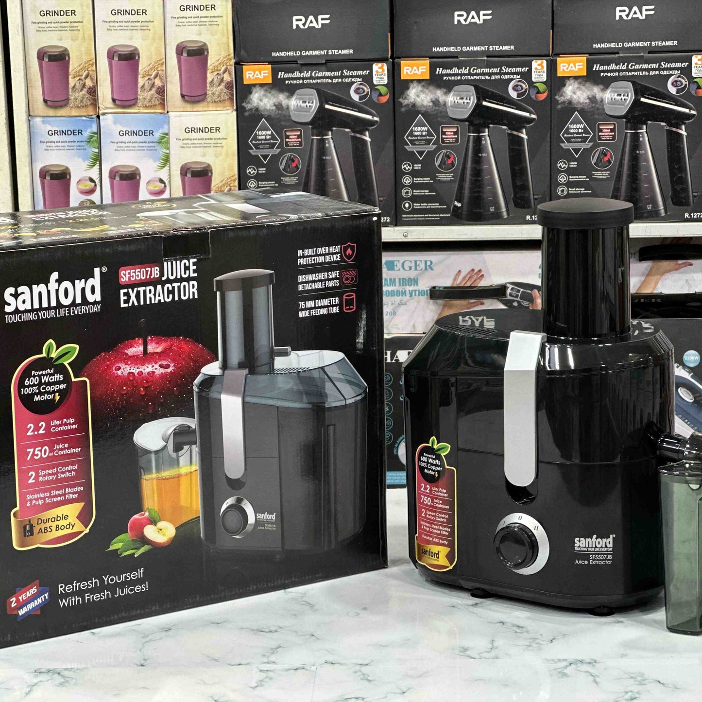 Black Sanford juice extractor with packaging in the background