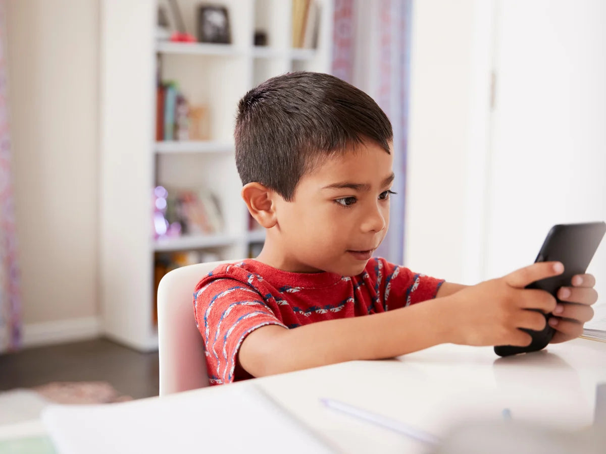 Kids use dummy phone