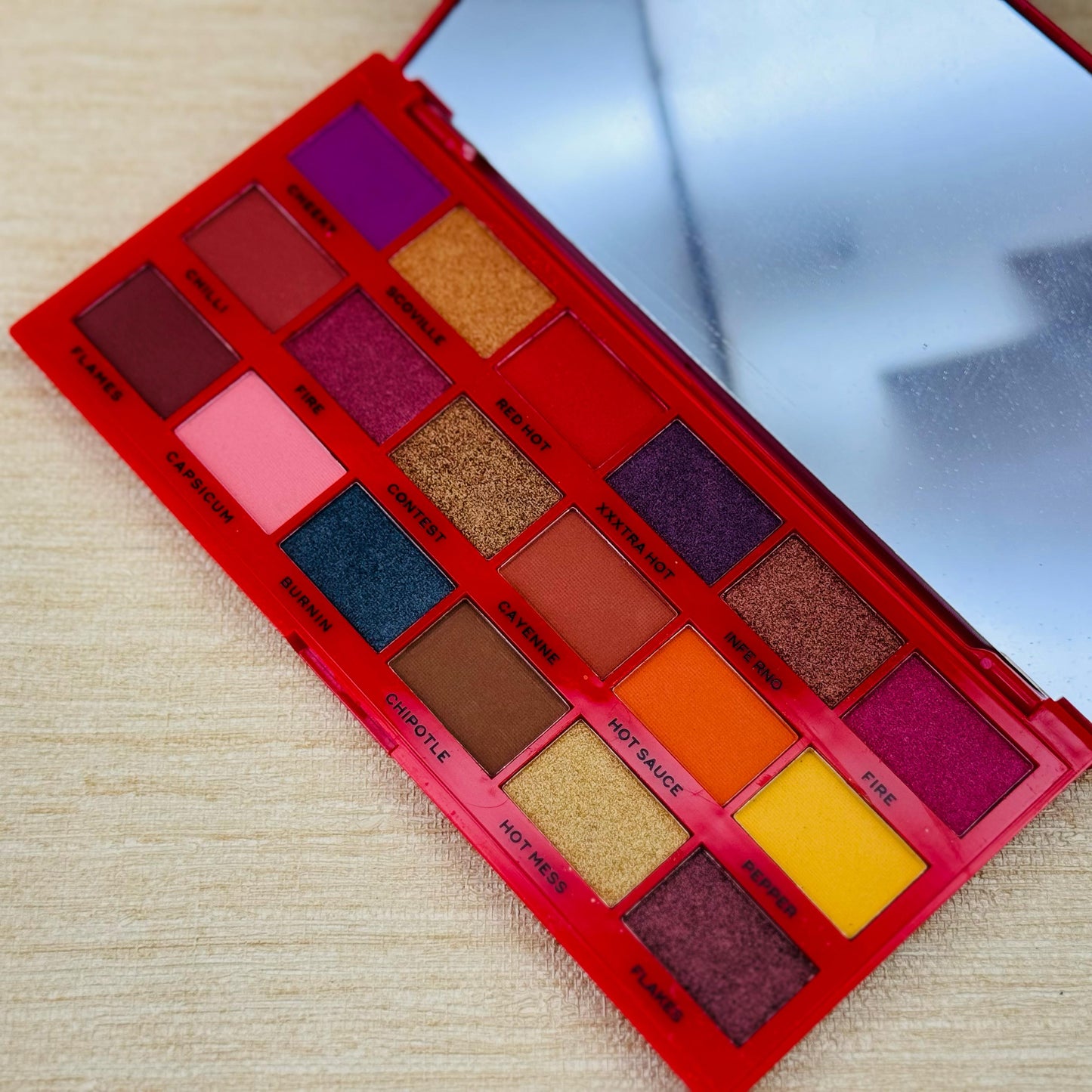 I Heart Revolution Shadow Palette Tasty Chilli 18 Eyeshadow Pressed Pigments New