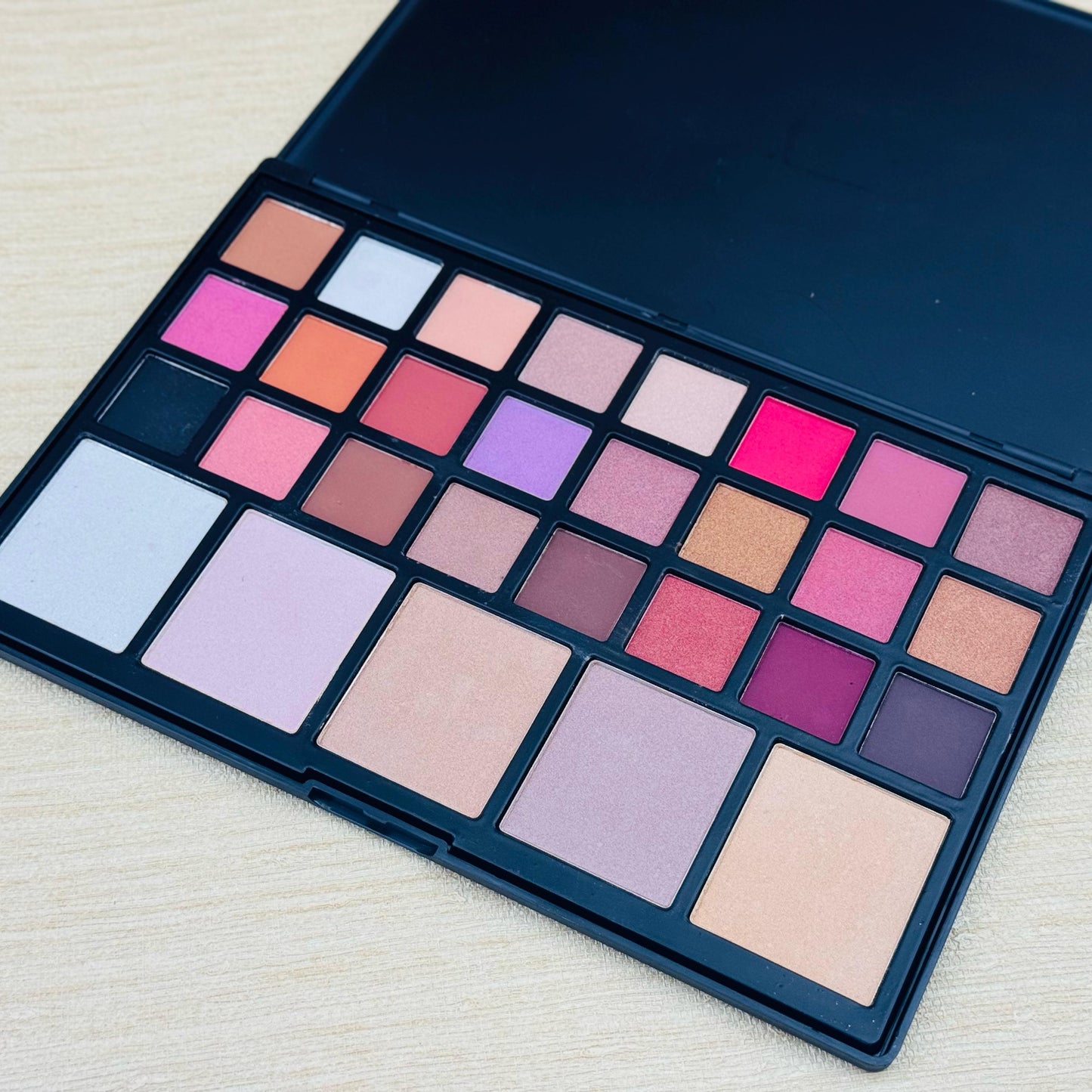 Huda Beauty Rose Gold Remastered Eyeshadow Palette